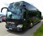 Mercedes Benz Travego Reisebus, gesehen in Freiburg, Juni 2016