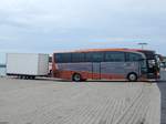 Mercedes Travego von Holtkamp-Busreisen aus Deutschland mit Anhänger im Stadthafen Sassnitz am 13.08.2018