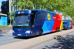 Mercedes Benz Tourismo am 01.05.26 beim Radrennen in Frankfurt am Main