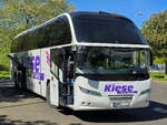 Im Bild ein Neoplan-Reisebus von Kiese Reise Service, welcher Ende April 2026 in Hattingen abgestellt war.