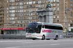 Russland / Bus Moskau / Bus Moscow: Neoplan Starliner 1 (ehemals Leistner Reisen GmbH, Zwickau), aufgenommen im Juli 2015 im Stadtgebiet von Moskau. 