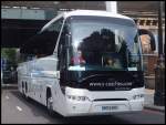 Neoplan Tourliner von S-Coaches aus England in London am 26.09.2013