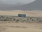 04.07.09,SCANIA-Hochburg Fuerteventura,ein Irizar von Tiadhe als Linie 6 auf der Fernstraße FV-1 in Richtung Corralejo.