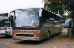 Setra S319 GT, aufgenommen im August 1998 auf dem Parkplatz der Westfalenhallen in Dortmund.