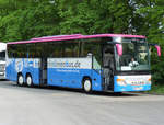 Berlin Bus Setra S 417 GT-HD wartet am 19.05.2016 auf eine Reisegruppe.