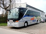 SETRA S411HD von SAB-Tours erwartet die Fahrgäste nach einem Messebesuch in Ried; 160410