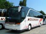 SETRA_S415-HD von Msendeder wartet mit weiteren Bussen am Messeglnde in Ried i.I. auf die Rckfahrt;100703