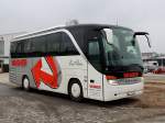 SETRA S411-HD von Wagner-Reisen hat Besucher zum Messedoppel  GUTEN APPETIT und 50 PLUS  nach Ried i.I. gebracht; 130406