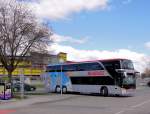 BLAGUSS Reisen aus Wien am 13.4.2013 mit einem SETRA 431 DT in Krems an der Donau gesehen.