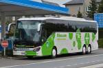 . Setra S 517 Hd legt am Strassenrand nahe dem Flughafen von Luxemburg eine kurze Pause ein.  02.05.2015