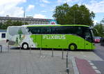 Setra S 516 HD von Flixbus /GradLiner, 'Flix auf die Piste', am ZOB -Berlin im August 2017.