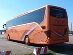 Setra 515 HD von Palm aus Deutschland im Stadthafen Sassnitz am 28.04.2018