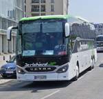 W 4752MW, Setra S 500er Serie, in den Stra�en von Wien unterwegs.