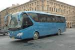 Ein Reisebuss Yutong ZK6129H. Ein Cinesiches Unternehmen in Chzhenchzhou Provinz Henan. Im Jahr 2008 produziert und verkauft das Werk 25.556 Busse. Derzeit ist Yutong der grte und modernste Produzent von Bussen in Asien. Aufgenommen am 18.09.2010 in St. Petersburg / Russland.