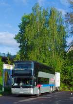 Van Hool Reisebus  TD925 Astromega  der Fa. Grindler Autocars, Vif (bei Grenoble), Frankreich, abgestellt am 11.05.2013 in Herdorf.