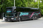 Van Hool TX18 altano 'Zander Bustouristik', hier am Zoo Berlin /Hardenbergplatz im Juni 2017.