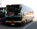 Van Hool Reisebus am 23.10.19 in Stralsund