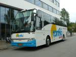 Mein letztes Busbild: VDL Berkhof von  contiki holidays  steht in Asker/Norwegen, Juli 2011 - und tschüss