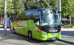 VDL FUTURA Reisebus für die Flixmobility GmbH (Flixbus) im Einsatz mit polnischen Kennzeichen am 20.07.20 ZOB Hamburg.