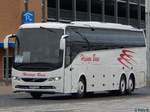 Volvo 9900 von Hisinge Buss aus Schweden im Stadthafen Sassnitz am 22.10.2016