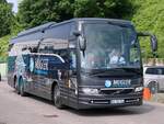 Volvo 9900 von Mugler aus Frankreich im Stadthafen Sassnitz am 08.06.2024