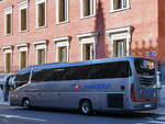 Dieser i6s-Reisebus von Irizar/Volvo parkte Anfang November 2022 in der Madrider Innenstadt.