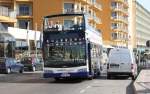 Ein Scania Optare Sightseeing Bus ist am 13.5.2014 in Qawra in Malta auf der Küstenstraße unterwegs.