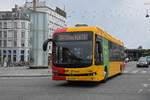 BYD Bus 3060, auf der Linie 6A fährt am 23.06.2023 von der Norre Volddgade in die Oster Voldgade.