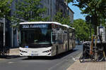 Isuzu Gelenkbus in den Straßen von Koblenz unterwegs. 06.2022
