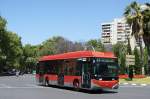 EMT Valencia (Stadtbus): IVECO - Irisbus Castrosua, Wagennummer 9222 befährt die Avinguda de Blasco Ibáñez.