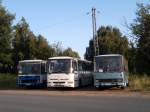 Ende der Arbeit und drei Karosa Wagen in Tábor. Von links: Stadtbus Karosa B732, Schulbus Karosa C935 Récréo und letzte Reisebus Karosa LC735. (30.6.2013)