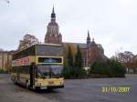 Ein ex BVG MAN Doppelstockbus in Stralsund.Busbahnhof Frankenwall,im Hintergrund die Marienkirche.