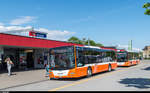 Zwei AOT Busse warten am 15. Mai 2017 am Bahnhof Amriswil auf ihre Abfahrtszeit.