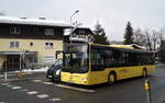 MAN Lion's City (KB-846DE) wartet als Ringbus in Kitzbühel vor einer Ampel auf der Pass-Thurn-Straße auf Weiterfahrt, 23.02.2019.