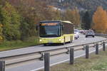 MAN Niederflurbus 3. Generation (Lion's City) der Innbus Regionalverkehr/Innsbrucker Verkehrsbetriebe (Bus Nr. 242) als Verstärkerfahrt der Linie 590 in Mieders, Stubaitalstraße. Aufgenommen 2.11.2020.