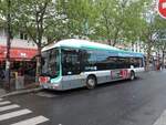 Paris - Gare de l'Est - 22. Mai 2021 : Lion's City Hybridbus, Wagen 4070, auf der Linie 32 im Einsatz.