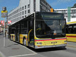 MAN Lions City 139, auf der Linie 3, wartet am 04.08.2012 an der Haltestelle beim Bahnhof Thun.
