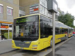MAN Lions City 152, auf der Linie 25, wartet am 09.10.2013 an der Haltestelle beim Bahnhof Thun.