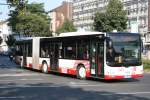 DVG 711 (DU DV 7711) nach Duisburg Neudorf ber Universitt auf der Linie 933.
Duisburg HBF 28.9.2009