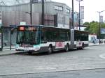Lion's City Gelenkbus Nr 4733 der Linie 80, an der Haltestelle  Porte de Versailles  am 02/10/10.