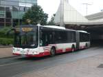 MAN Niederflurbus 3. Generation (Lion's City) auf der Linie 933 nach Duisburg Neuenkamp Rheindeich am Hauptbahnhof Duisburg.(17.7.2012) 