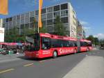 MAN Bus mit der Betriebsnummer 122 und der Vollwerbung für das Bauhaus auf der Linie 21 am Bahnhof Thun.