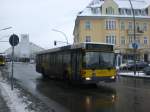 Mercedes-Benz O 405 N (Niederflur-Stadtversion) auf der Linie 284 nach S-Bahnhof Lichterfelde Süd am S-Bahnhof Lichterfelde Ost.