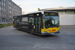 Am 31.10.2015 fährt B-V 1469 auf der Linie 249 nach Grunewald. Aufgenommen wurde ein Mercedes Benz Citaro / Berlin Zoologischer Garten (Hertzallee).
