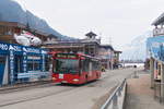 Skibus Zillertal Arena Rote Linie von Huber Reisen, SZ-130EP, bei der Rosenalmbahn Talstation.