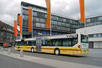 Mercedes Citaro 85, auf der Linie 1, verlässt am 12.04.2022 die Haltestelle beim Bahnhof Thun.
