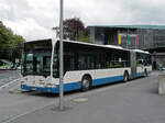 Mercedes Citaro 156, auf der Linie 20, wartet am 04.05.2010 an der Haltestelle beim Bahnhof Luzern.