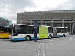 Mercedes Citaro 157, auf der Linie 24, wartet am 04.05.2010 an der Haltestelle beim Bahnhof Luzern.