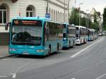 Mercedes Benz Citaro K und weitere Busse dahinter am 24.05.14 in Frankfurt in Reih und Glied