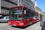 Innsbruck: Schienenersatzverkehr für die Linie 3 (Bus Nr. 412) ist wegen Bauarbeiten umgeleitet, hier in der Colingasse. Aufgenommen 4.7.2019.